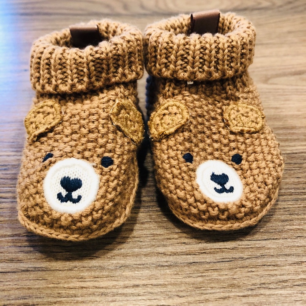 Baby bear knitted newborn boots